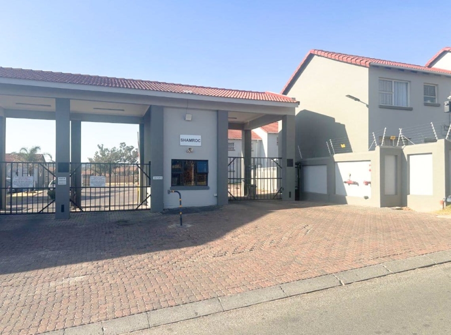 2 Bedroom Property for Sale in Vorna Valley Gauteng
