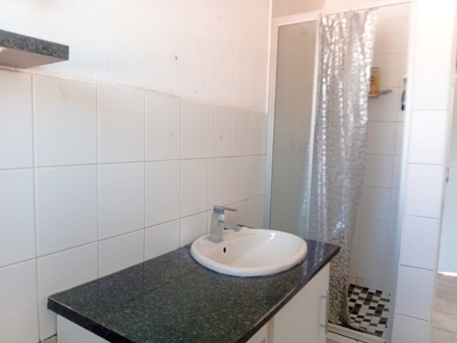 2 Bedroom Property for Sale in Vorna Valley Gauteng