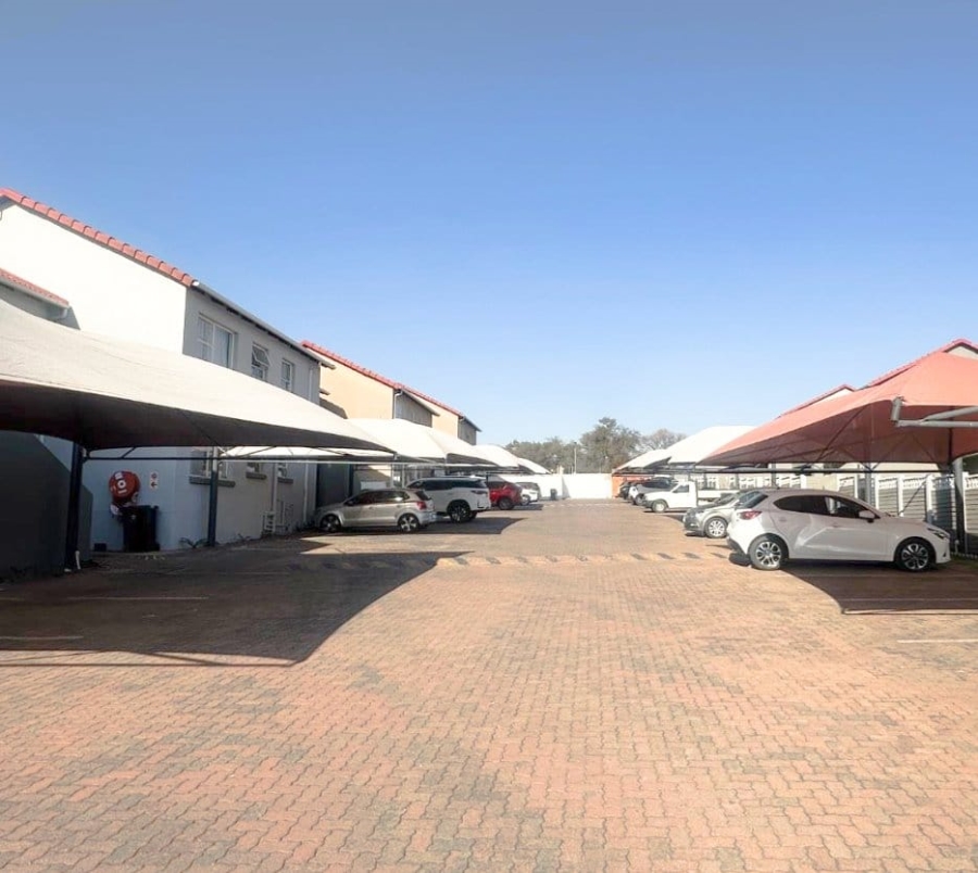 2 Bedroom Property for Sale in Vorna Valley Gauteng