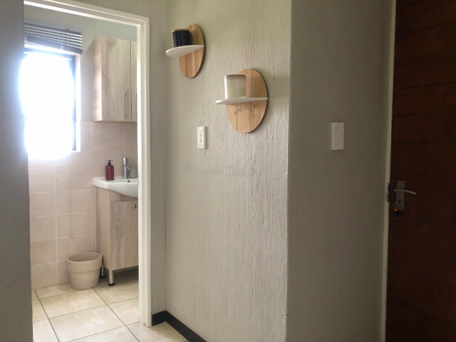 2 Bedroom Property for Sale in Barbeque Downs Gauteng