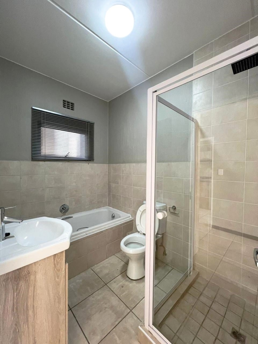 2 Bedroom Property for Sale in Barbeque Downs Gauteng