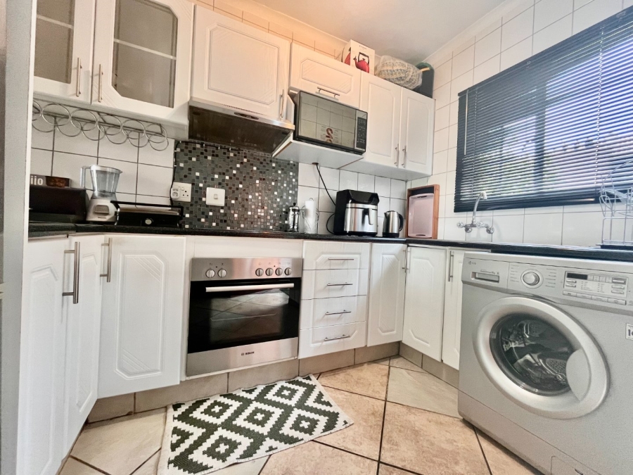 2 Bedroom Property for Sale in Wilgeheuwel Gauteng