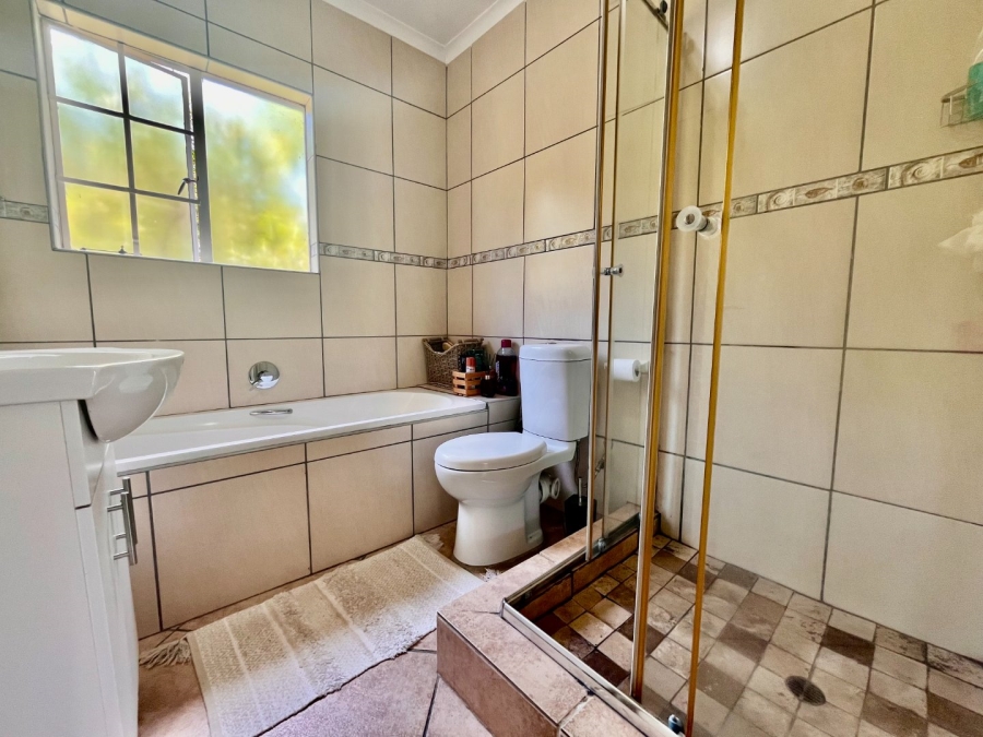 2 Bedroom Property for Sale in Wilgeheuwel Gauteng