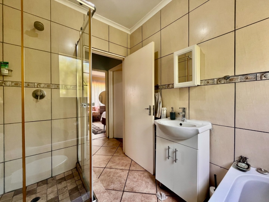 2 Bedroom Property for Sale in Wilgeheuwel Gauteng