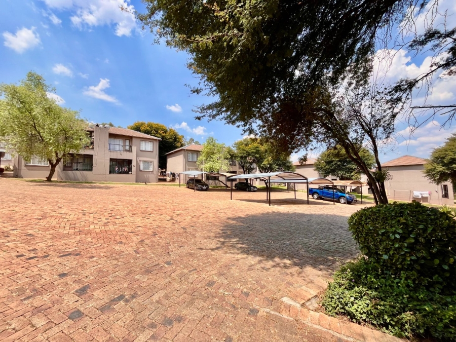 2 Bedroom Property for Sale in Wilgeheuwel Gauteng