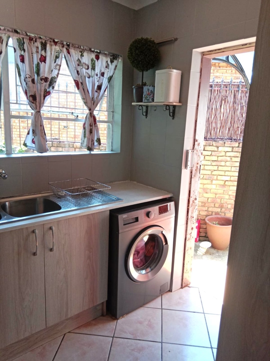 2 Bedroom Property for Sale in Helderkruin Gauteng