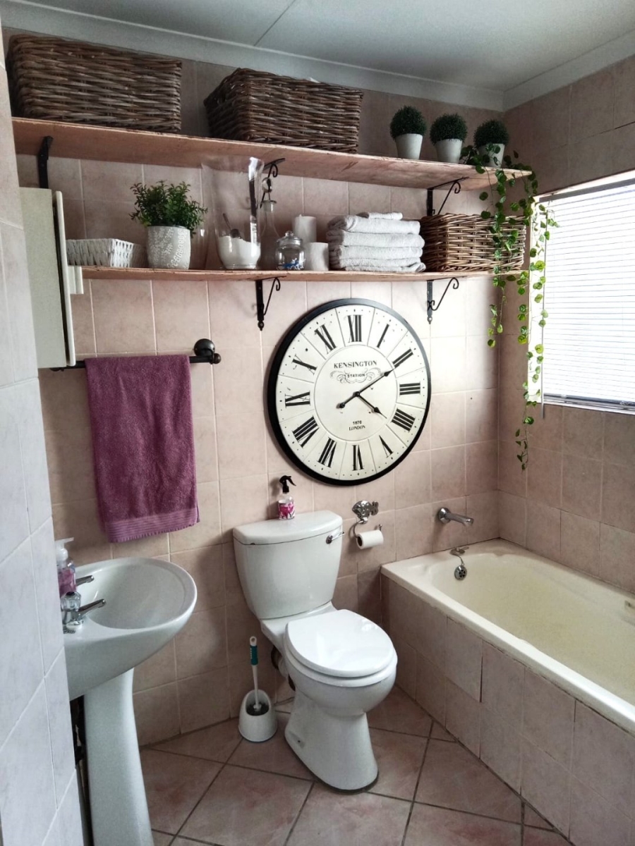 2 Bedroom Property for Sale in Helderkruin Gauteng