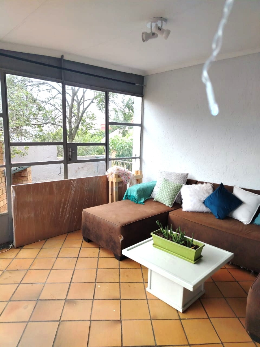 2 Bedroom Property for Sale in Helderkruin Gauteng
