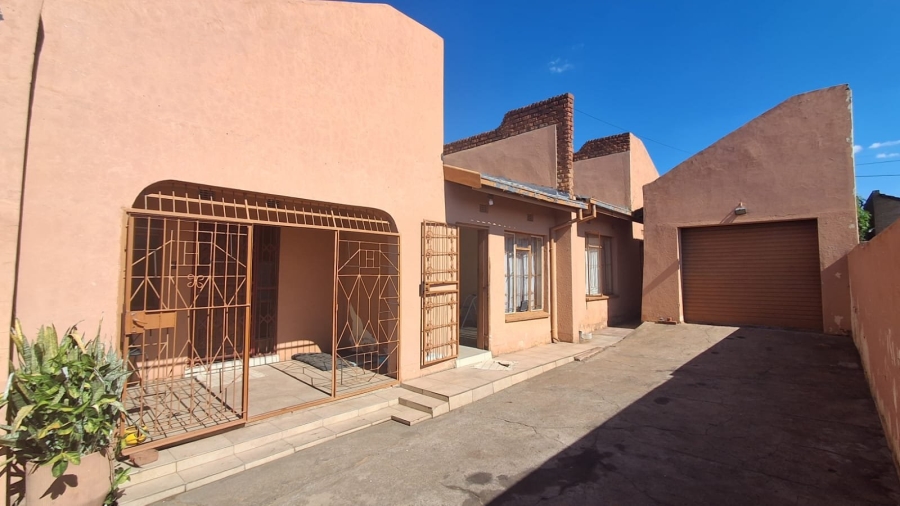 To Let 4 Bedroom Property for Rent in Soshanguve BB Gauteng