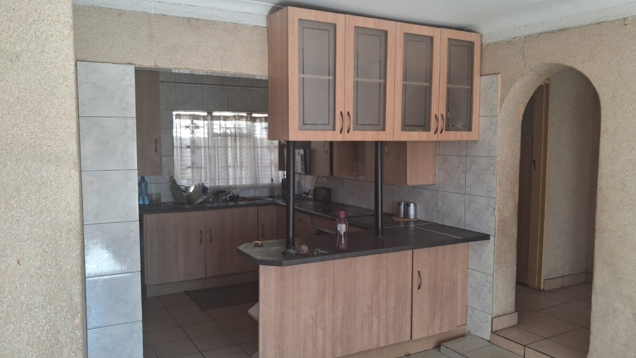 To Let 4 Bedroom Property for Rent in Soshanguve BB Gauteng