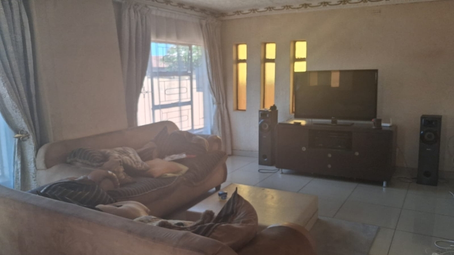 To Let 4 Bedroom Property for Rent in Soshanguve BB Gauteng