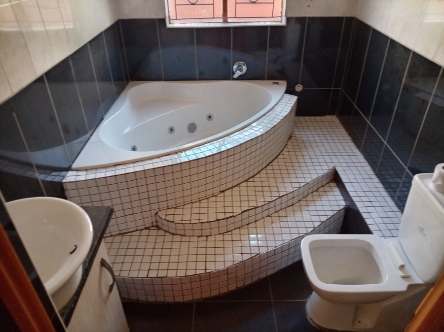 To Let 4 Bedroom Property for Rent in Soshanguve BB Gauteng