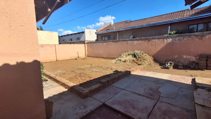 To Let 4 Bedroom Property for Rent in Soshanguve BB Gauteng