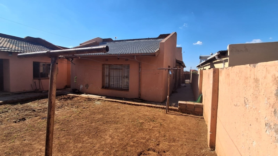 To Let 4 Bedroom Property for Rent in Soshanguve BB Gauteng