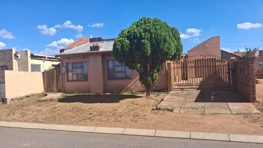 To Let 4 Bedroom Property for Rent in Soshanguve BB Gauteng