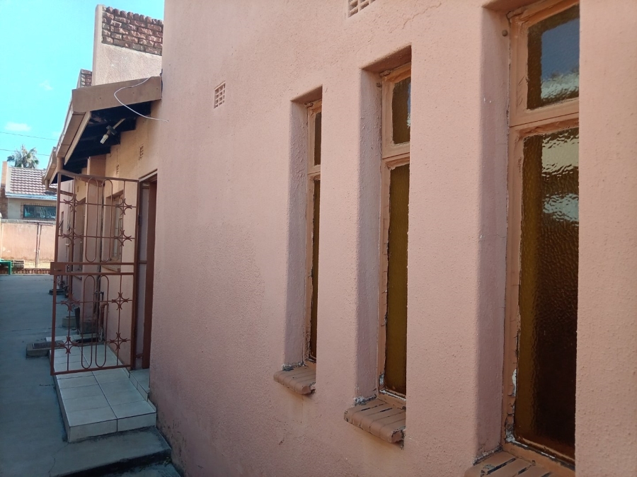 To Let 4 Bedroom Property for Rent in Soshanguve BB Gauteng