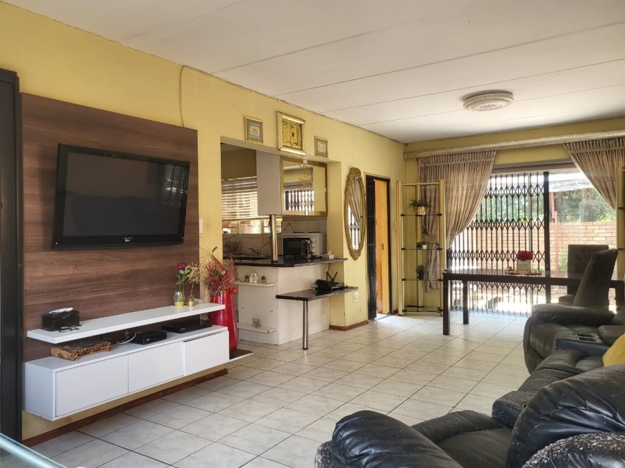 3 Bedroom Property for Sale in Heuwelsig Estate Gauteng