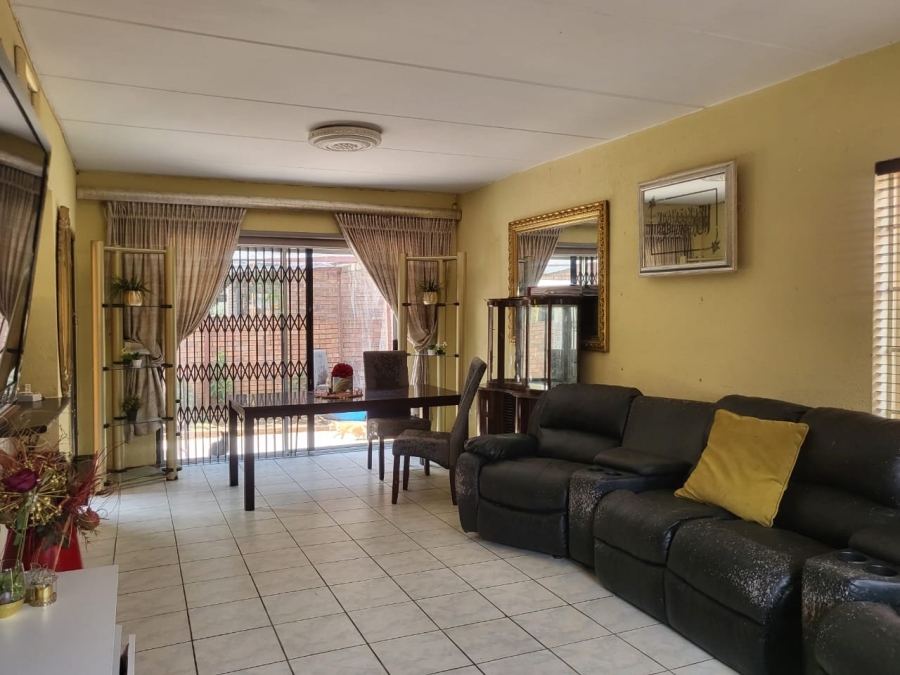 3 Bedroom Property for Sale in Heuwelsig Estate Gauteng