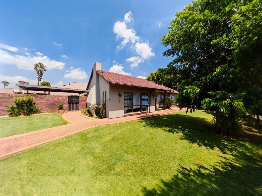 3 Bedroom Property for Sale in Farrarmere Gauteng