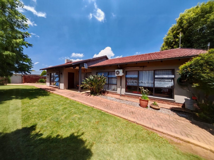 3 Bedroom Property for Sale in Farrarmere Gauteng