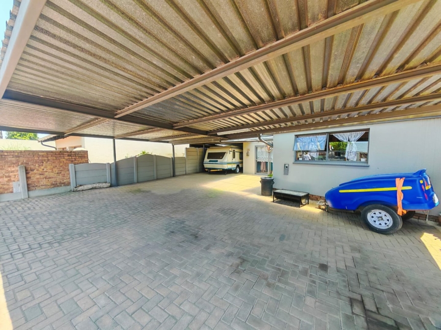 3 Bedroom Property for Sale in Farrarmere Gauteng