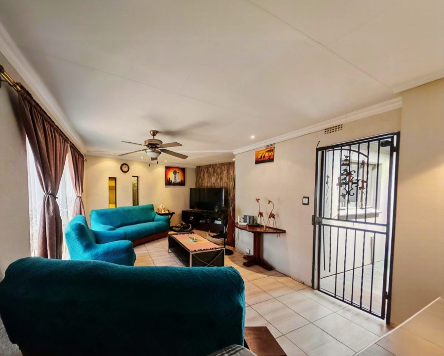 3 Bedroom Property for Sale in Farrarmere Gauteng