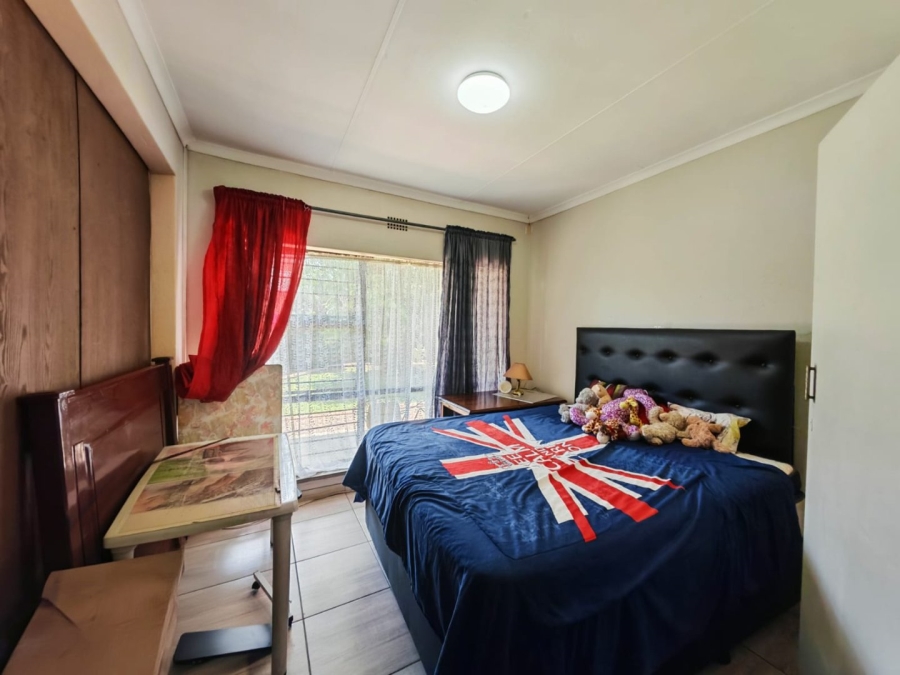 3 Bedroom Property for Sale in Farrarmere Gauteng