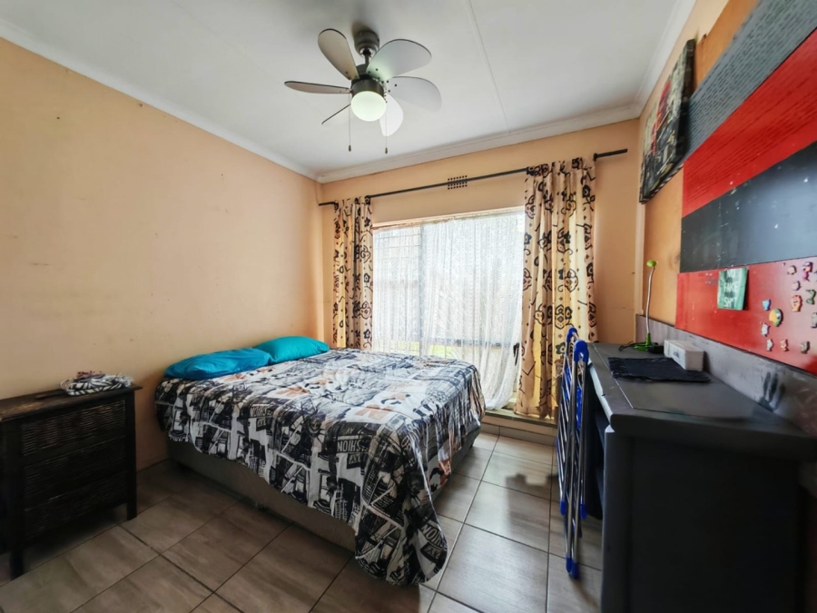 3 Bedroom Property for Sale in Farrarmere Gauteng