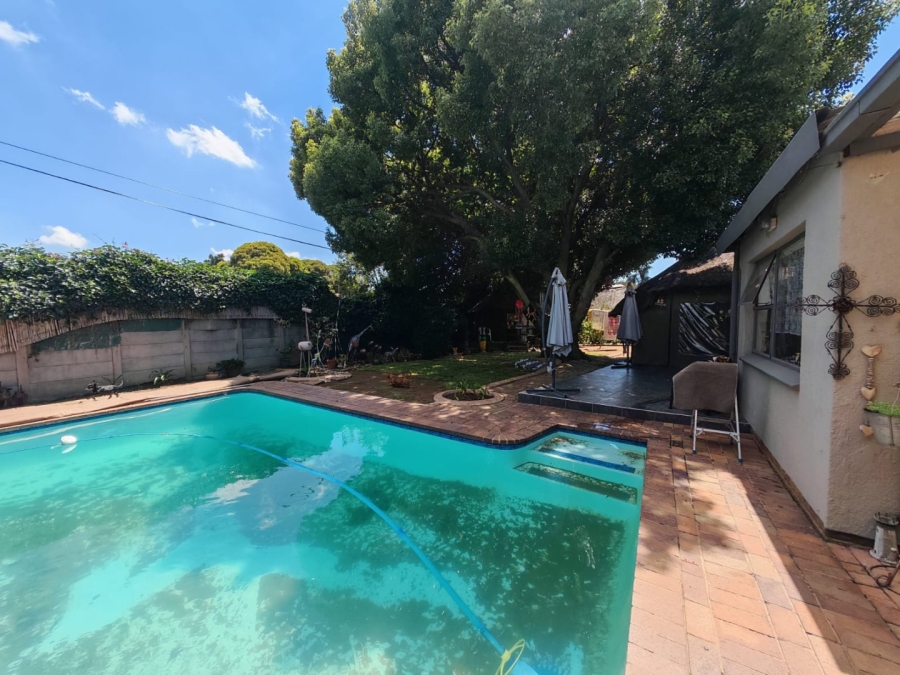 3 Bedroom Property for Sale in Farrarmere Gauteng