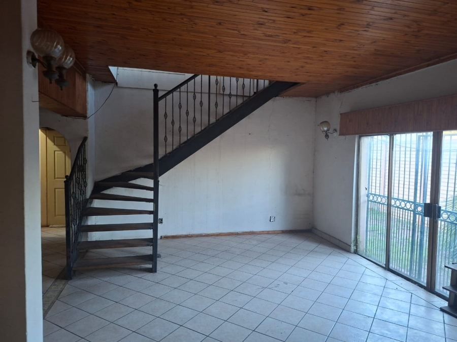  Bedroom Property for Sale in Magaliesmoot AH Gauteng