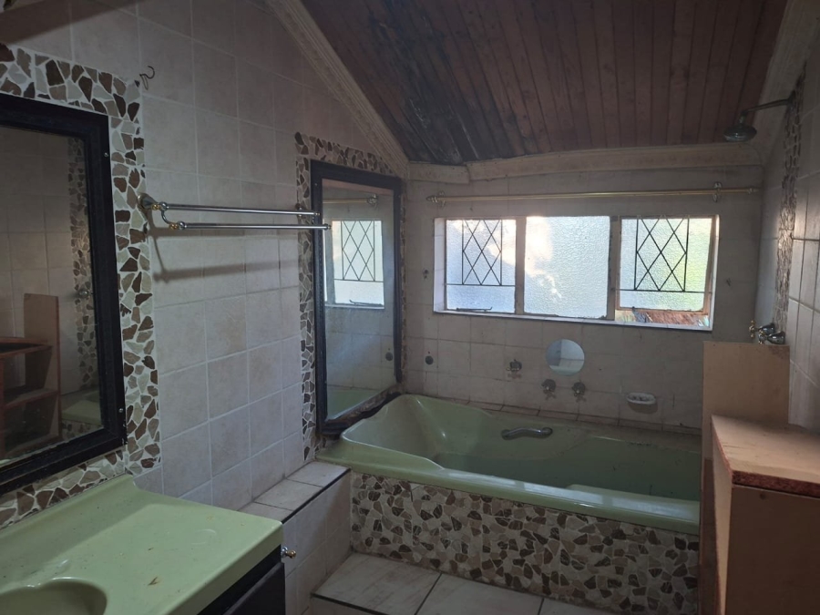  Bedroom Property for Sale in Magaliesmoot AH Gauteng