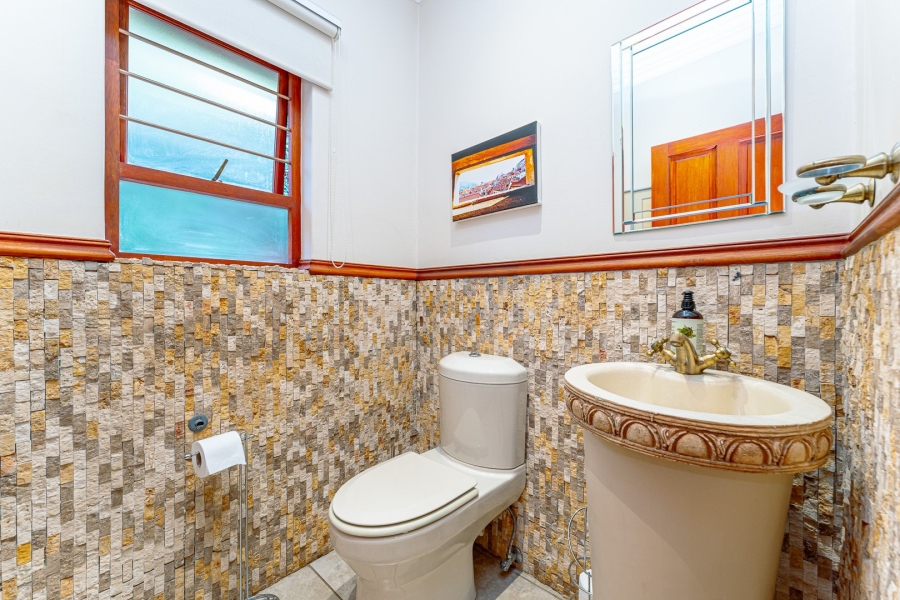 5 Bedroom Property for Sale in Helderkruin Gauteng