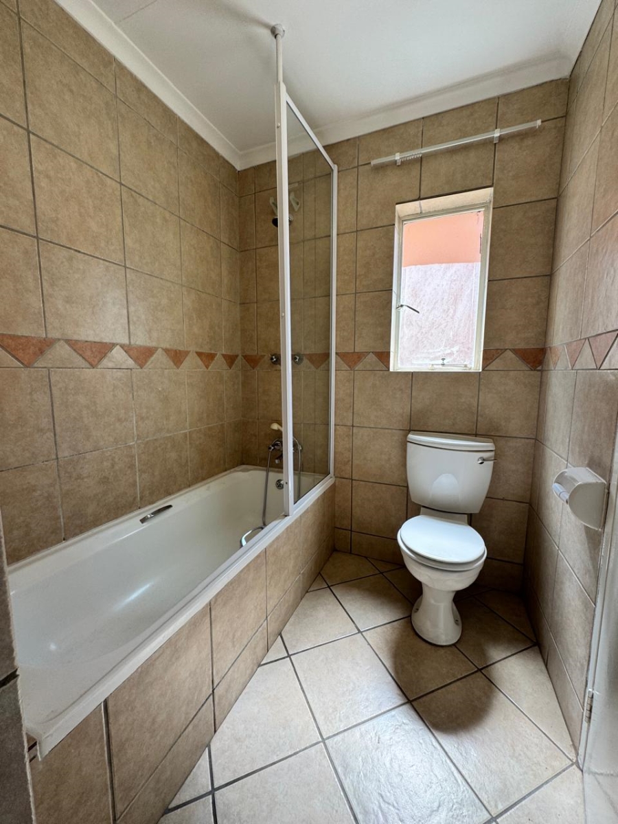 2 Bedroom Property for Sale in Vorna Valley Gauteng