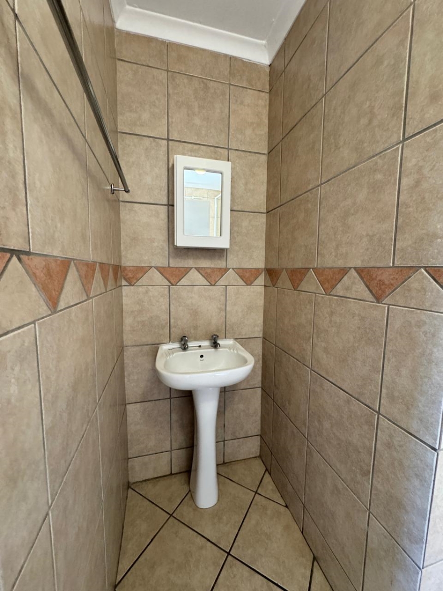 2 Bedroom Property for Sale in Vorna Valley Gauteng