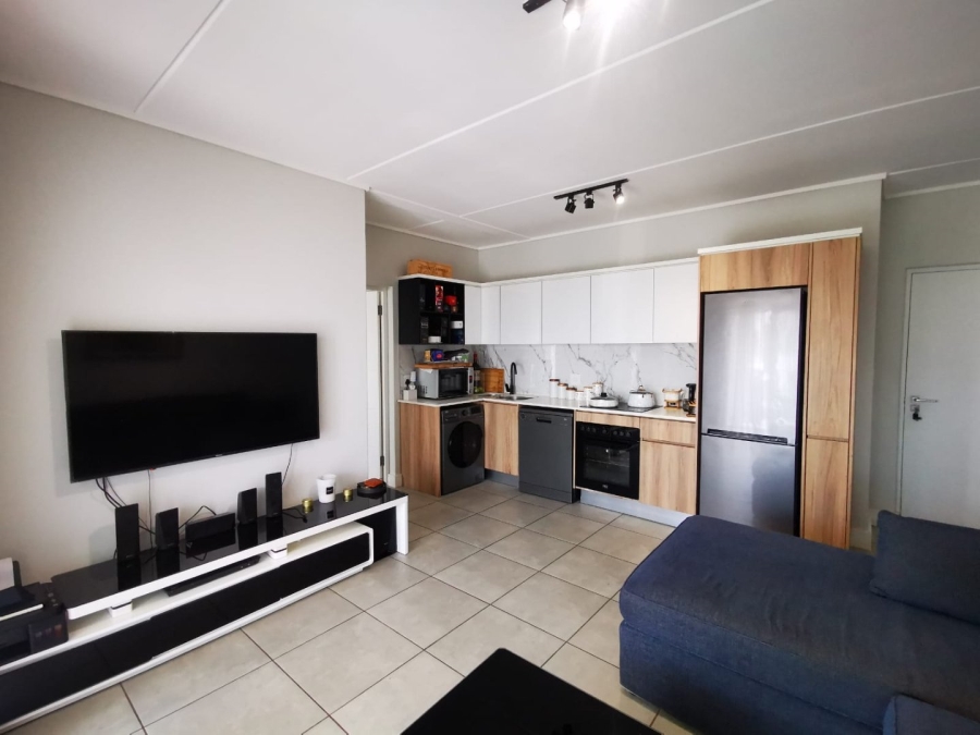 To Let 2 Bedroom Property for Rent in Waterfall Gauteng