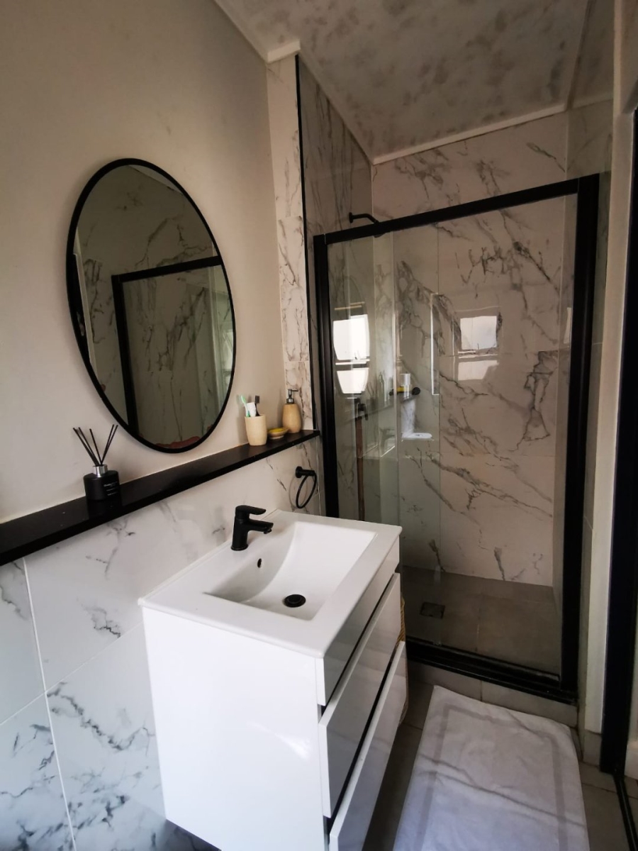 To Let 2 Bedroom Property for Rent in Waterfall Gauteng