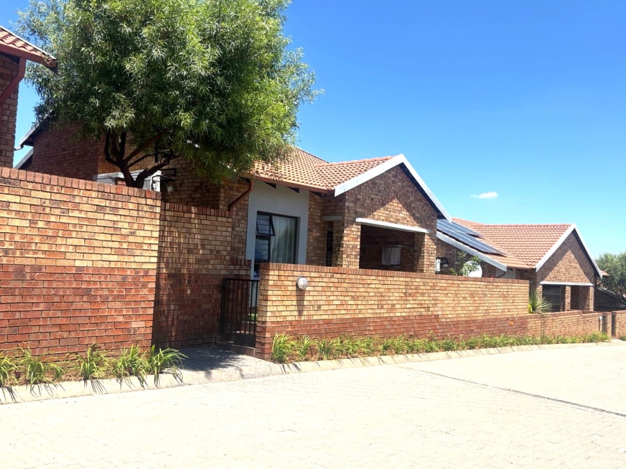 To Let 2 Bedroom Property for Rent in Bergbron Gauteng