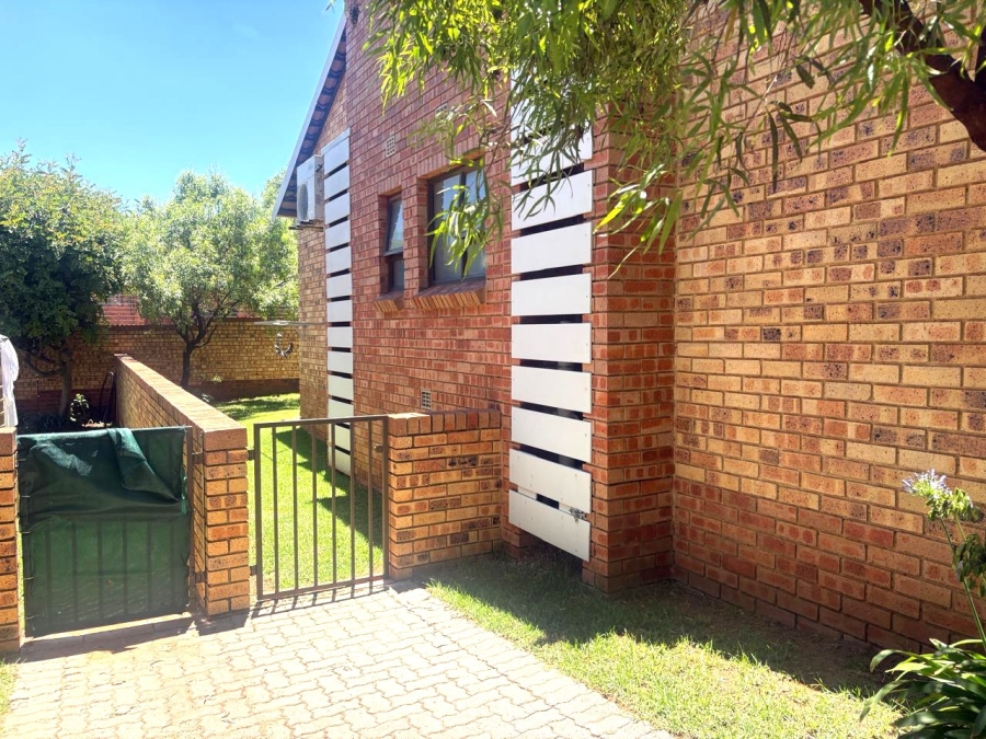 To Let 2 Bedroom Property for Rent in Bergbron Gauteng
