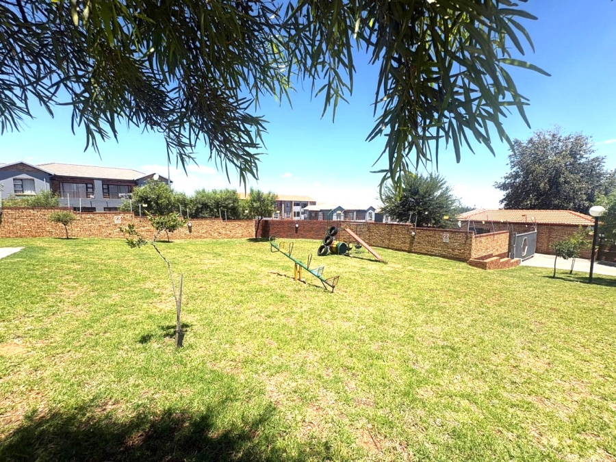 To Let 2 Bedroom Property for Rent in Bergbron Gauteng