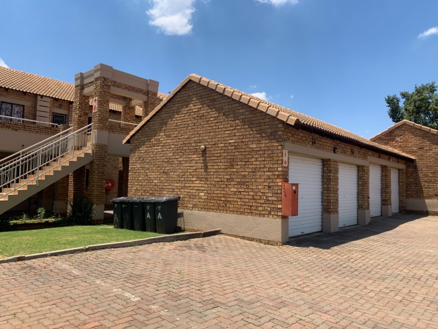To Let 2 Bedroom Property for Rent in Monavoni Gauteng