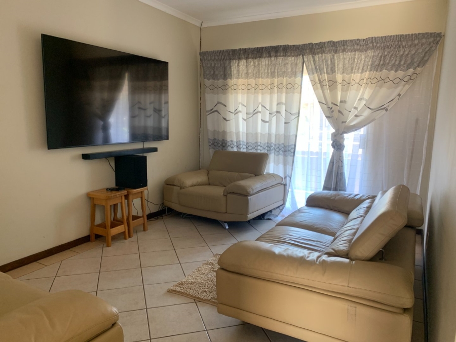 To Let 2 Bedroom Property for Rent in Monavoni Gauteng
