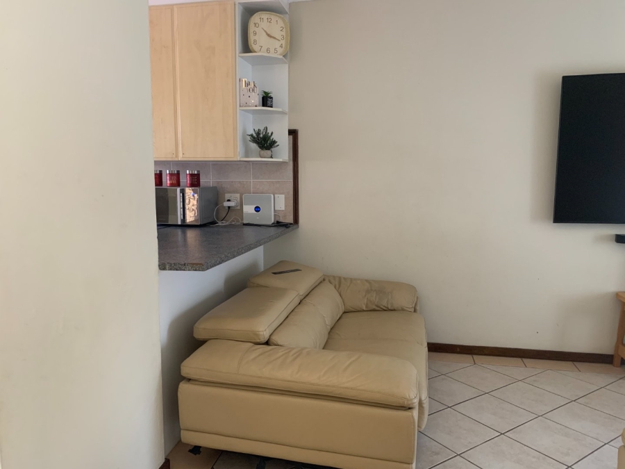 To Let 2 Bedroom Property for Rent in Monavoni Gauteng