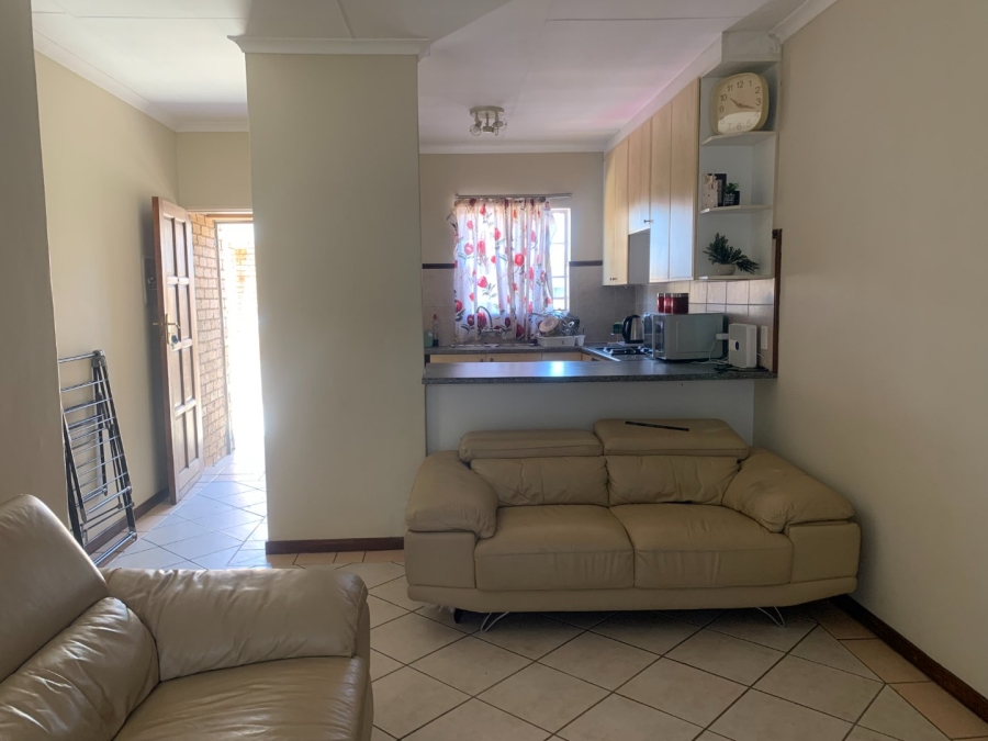 To Let 2 Bedroom Property for Rent in Monavoni Gauteng