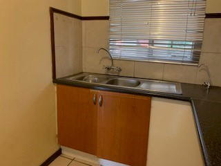 To Let 2 Bedroom Property for Rent in Monavoni Gauteng