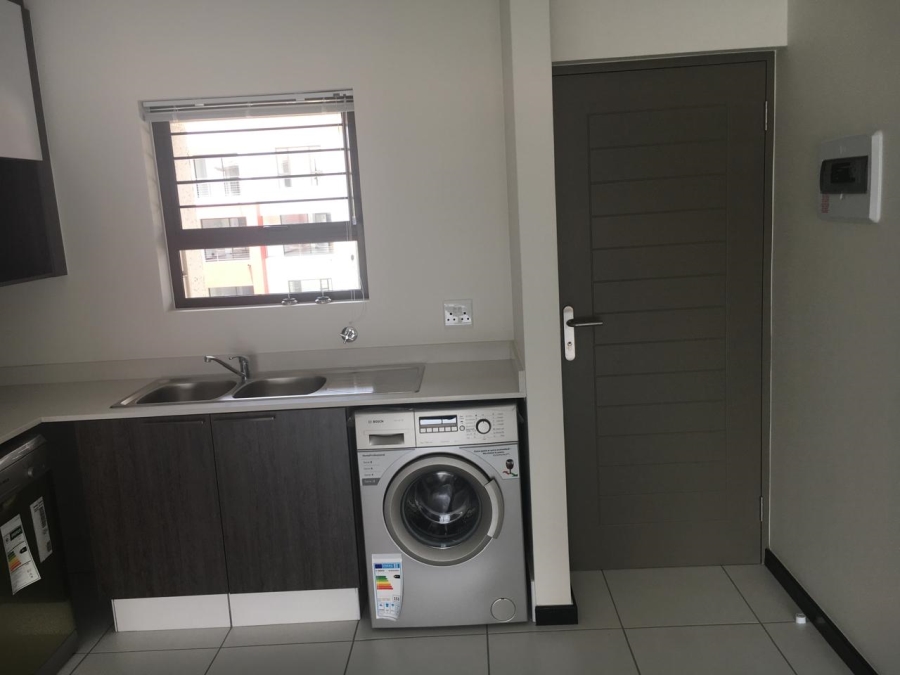 To Let 2 Bedroom Property for Rent in Fourways Gauteng