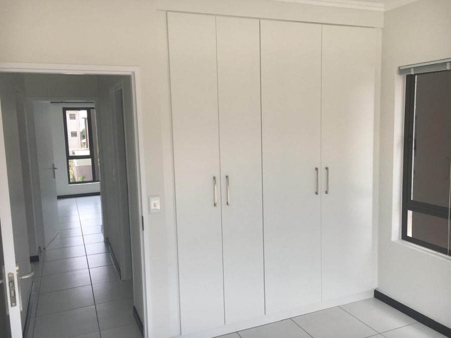 To Let 2 Bedroom Property for Rent in Fourways Gauteng