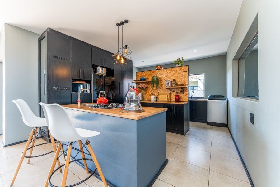 5 Bedroom Property for Sale in Wildtuinpark Gauteng