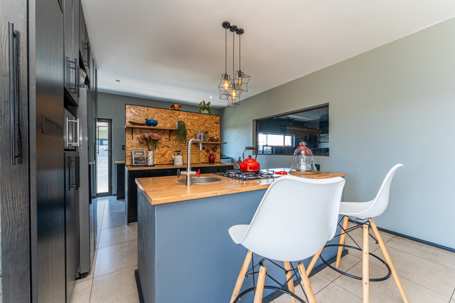 5 Bedroom Property for Sale in Wildtuinpark Gauteng