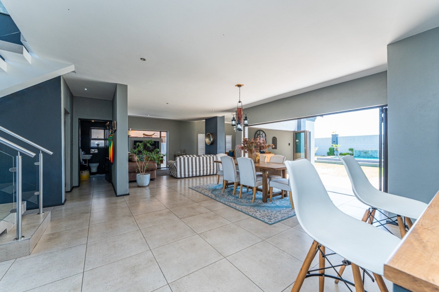 5 Bedroom Property for Sale in Wildtuinpark Gauteng