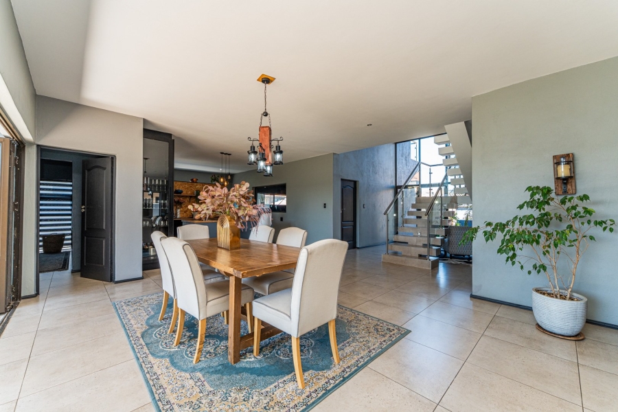 5 Bedroom Property for Sale in Wildtuinpark Gauteng